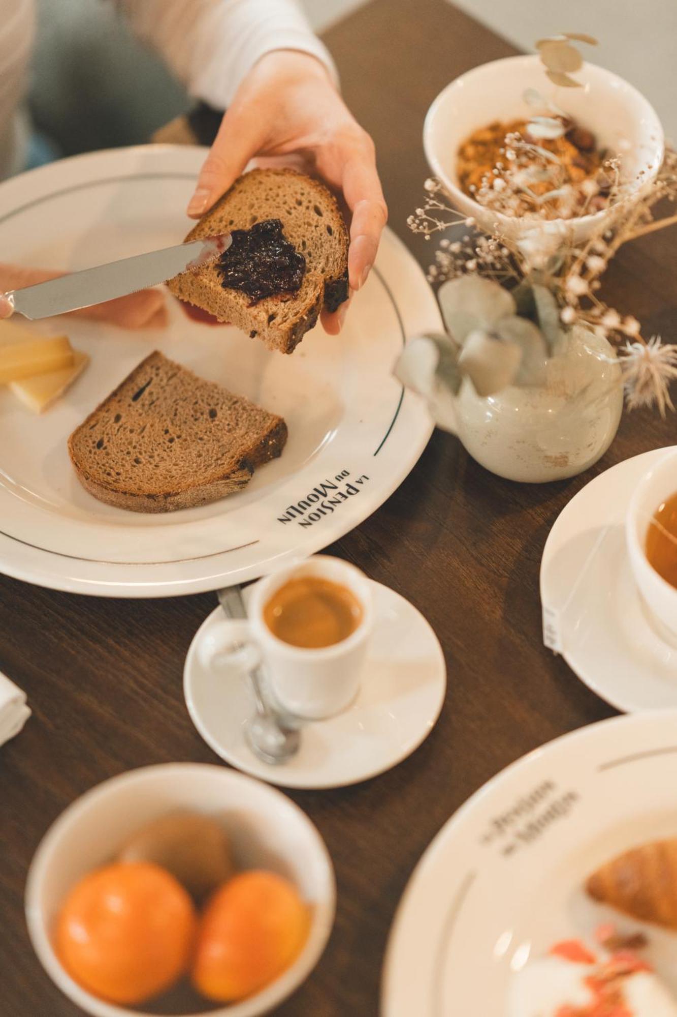 Logis Hotel Et Restaurant La Pension Du Moulin Пон-Авен Екстериор снимка