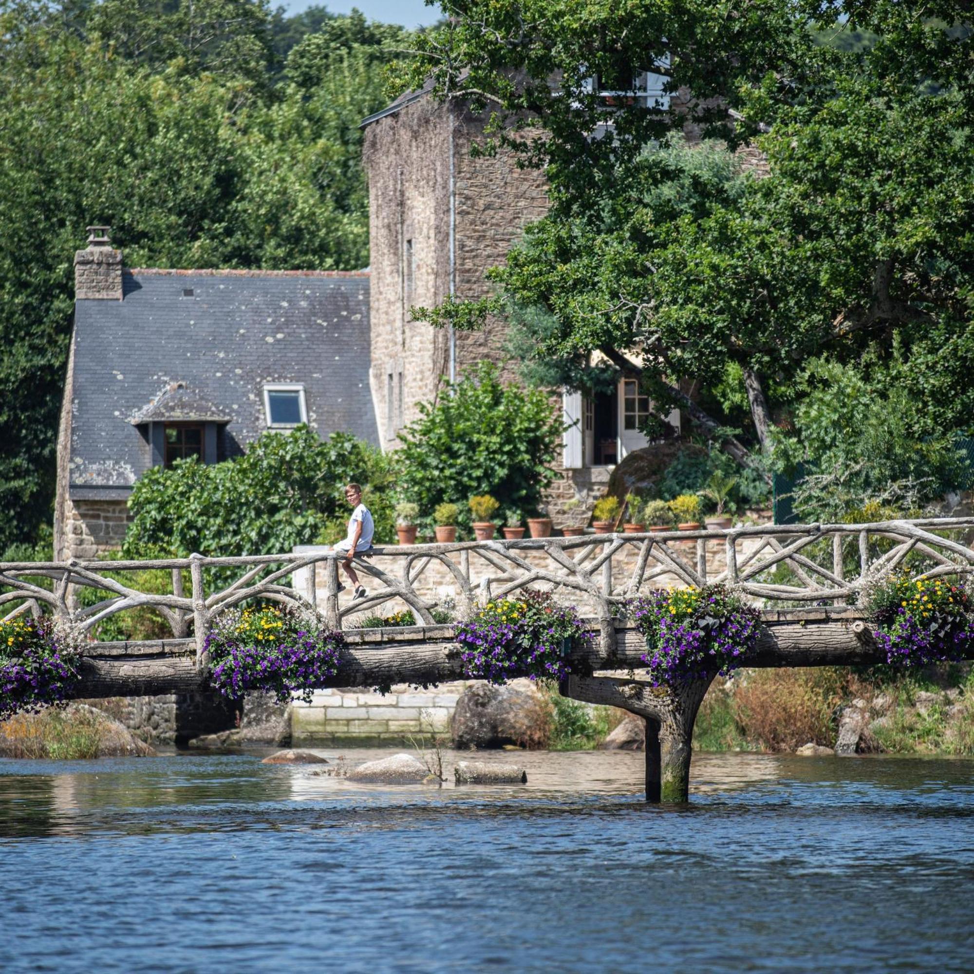 Logis Hotel Et Restaurant La Pension Du Moulin Пон-Авен Екстериор снимка