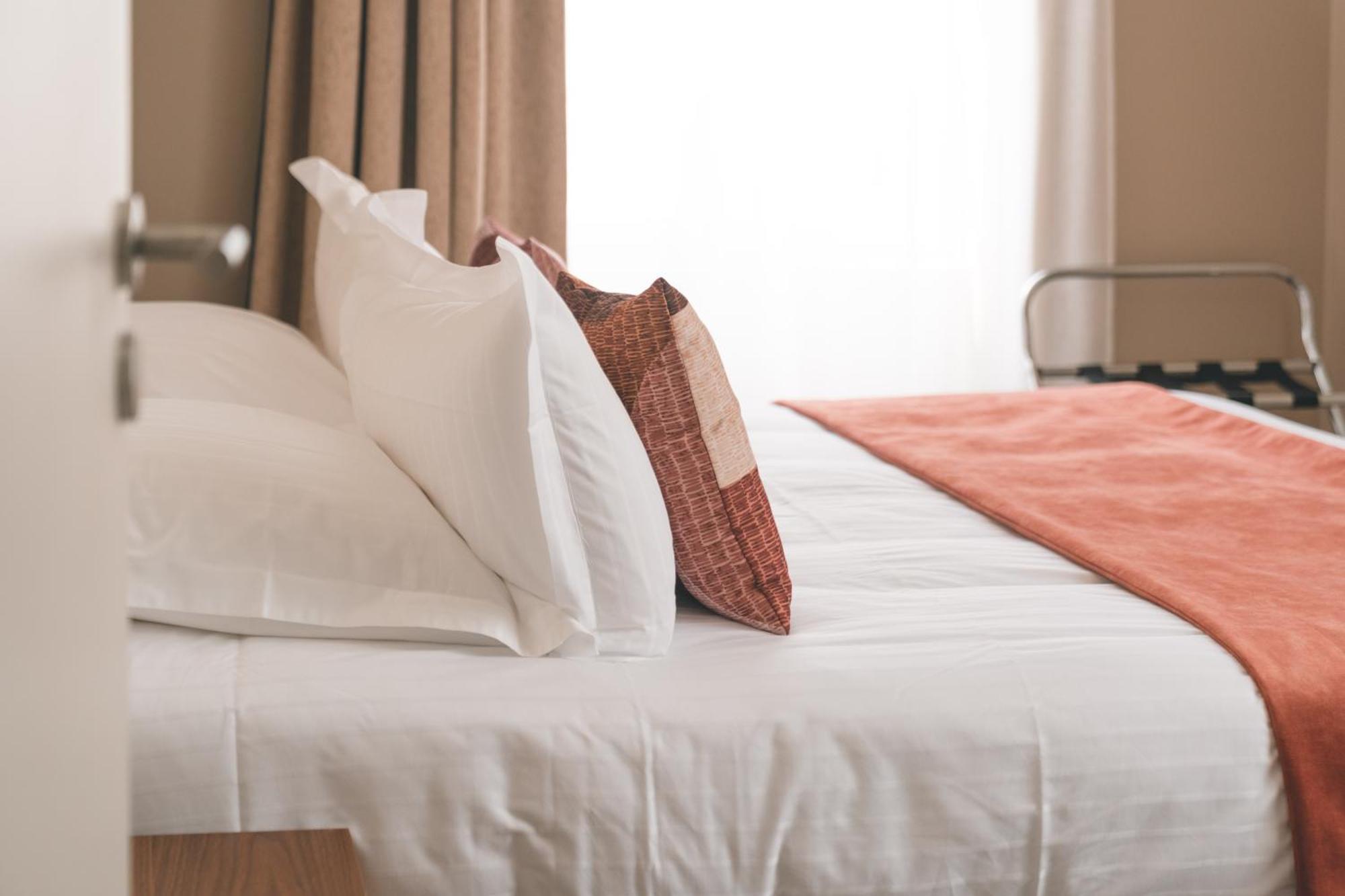 Logis Hotel Et Restaurant La Pension Du Moulin Пон-Авен Екстериор снимка